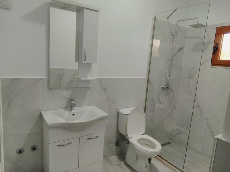 Villa Besnik, Rooms For Rent Wlora Zewnętrze zdjęcie