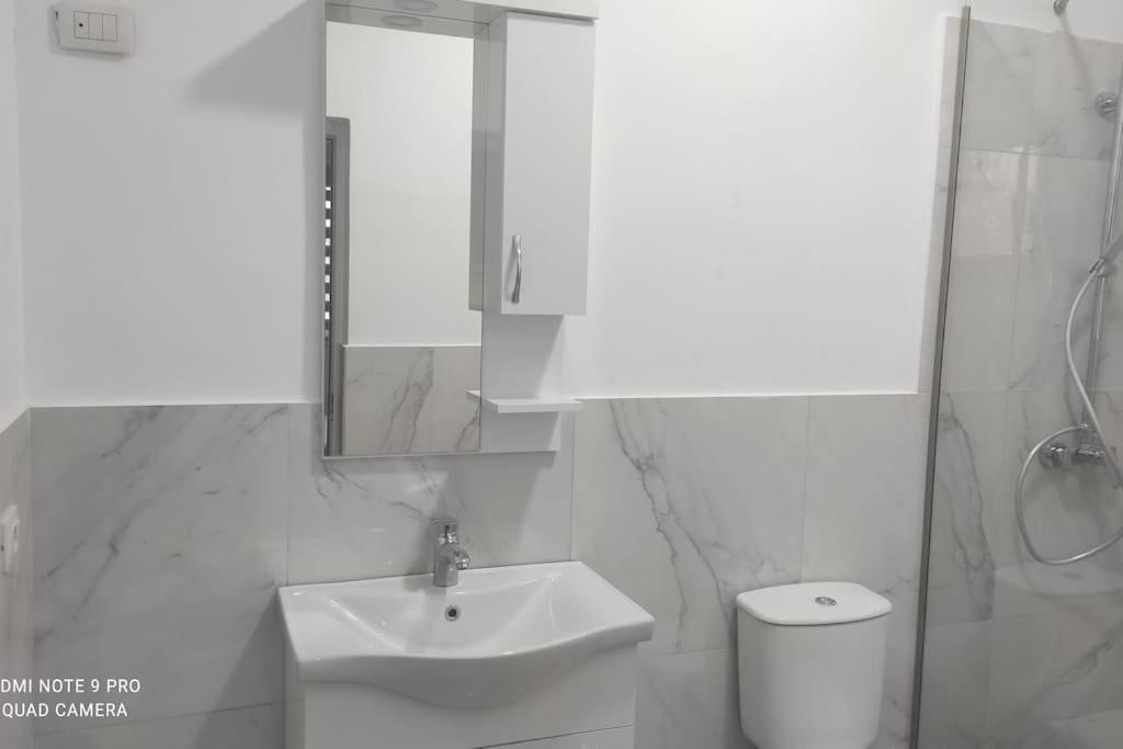 Villa Besnik, Rooms For Rent Wlora Zewnętrze zdjęcie